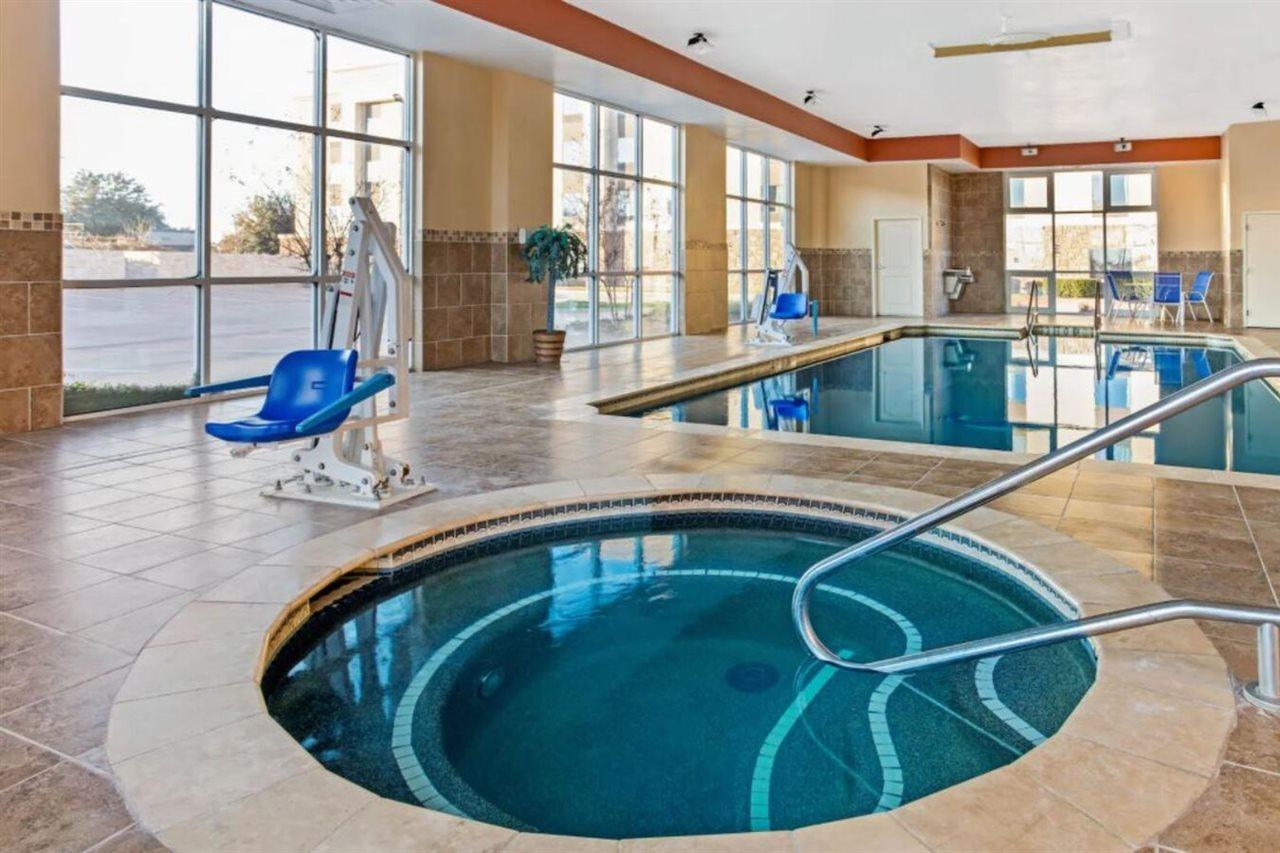 La Quinta Inn & Suites By Wyndham Ft Worth-Берлесон Экстерьер фото