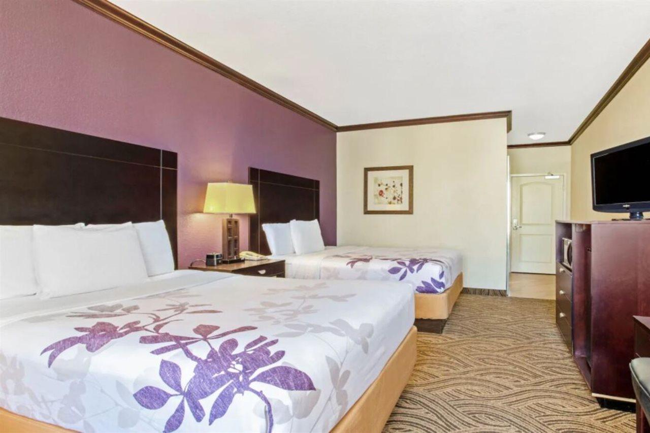 La Quinta Inn & Suites By Wyndham Ft Worth-Берлесон Экстерьер фото