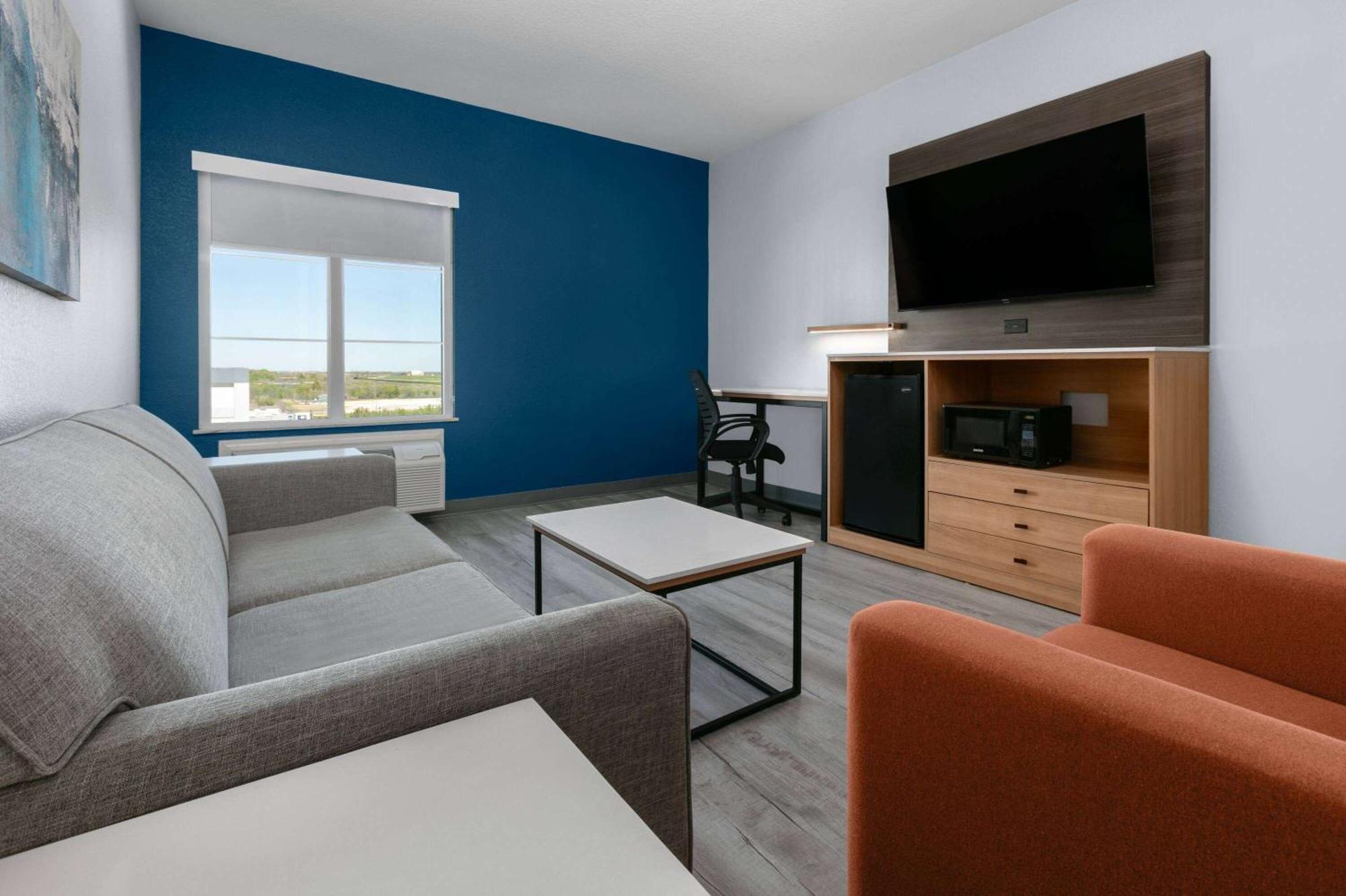 La Quinta Inn & Suites By Wyndham Ft Worth-Берлесон Экстерьер фото