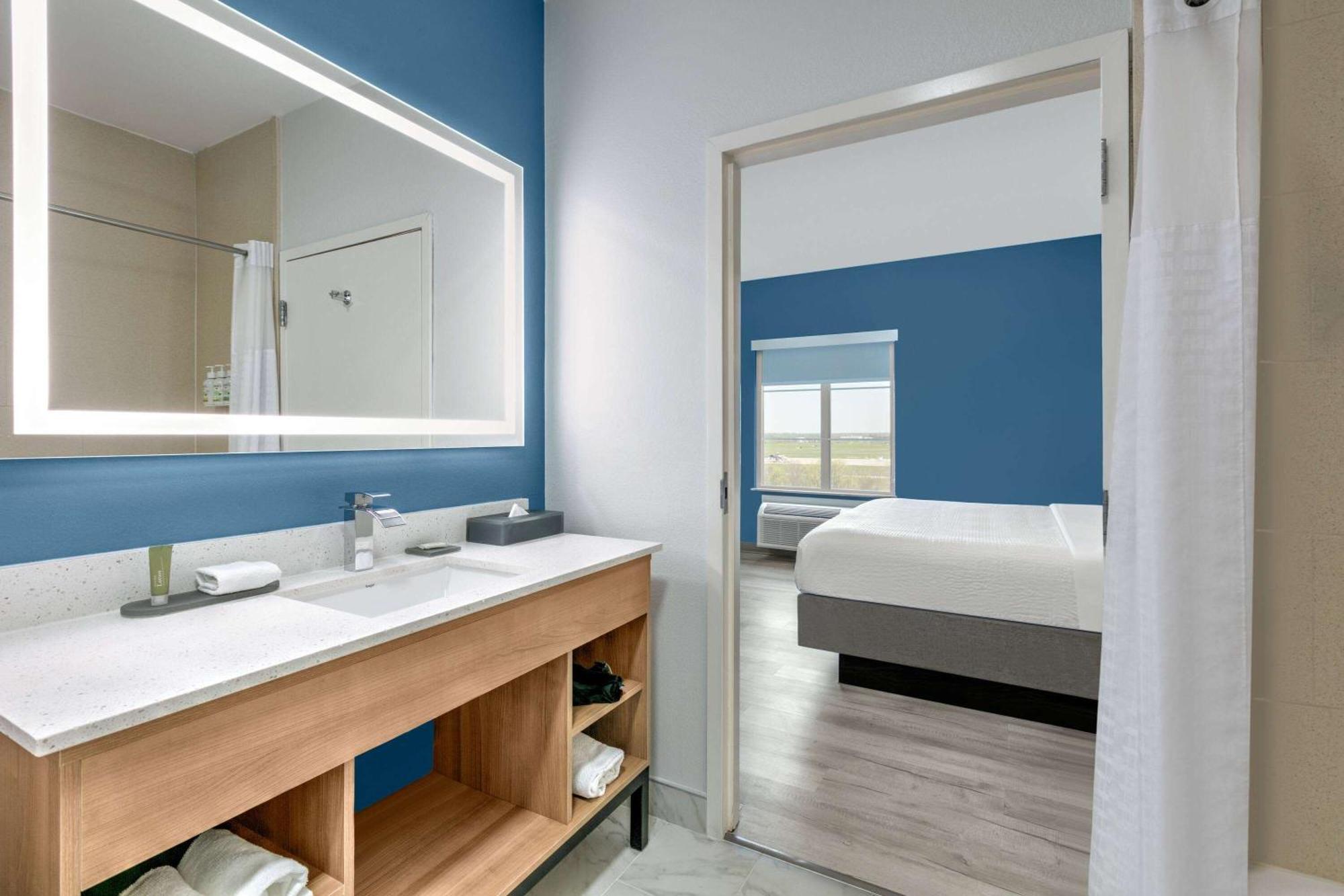 La Quinta Inn & Suites By Wyndham Ft Worth-Берлесон Экстерьер фото