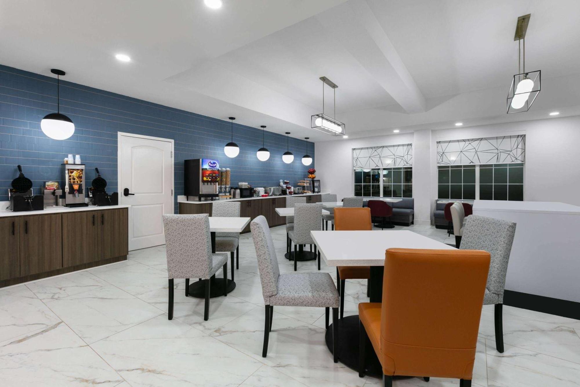 La Quinta Inn & Suites By Wyndham Ft Worth-Берлесон Экстерьер фото