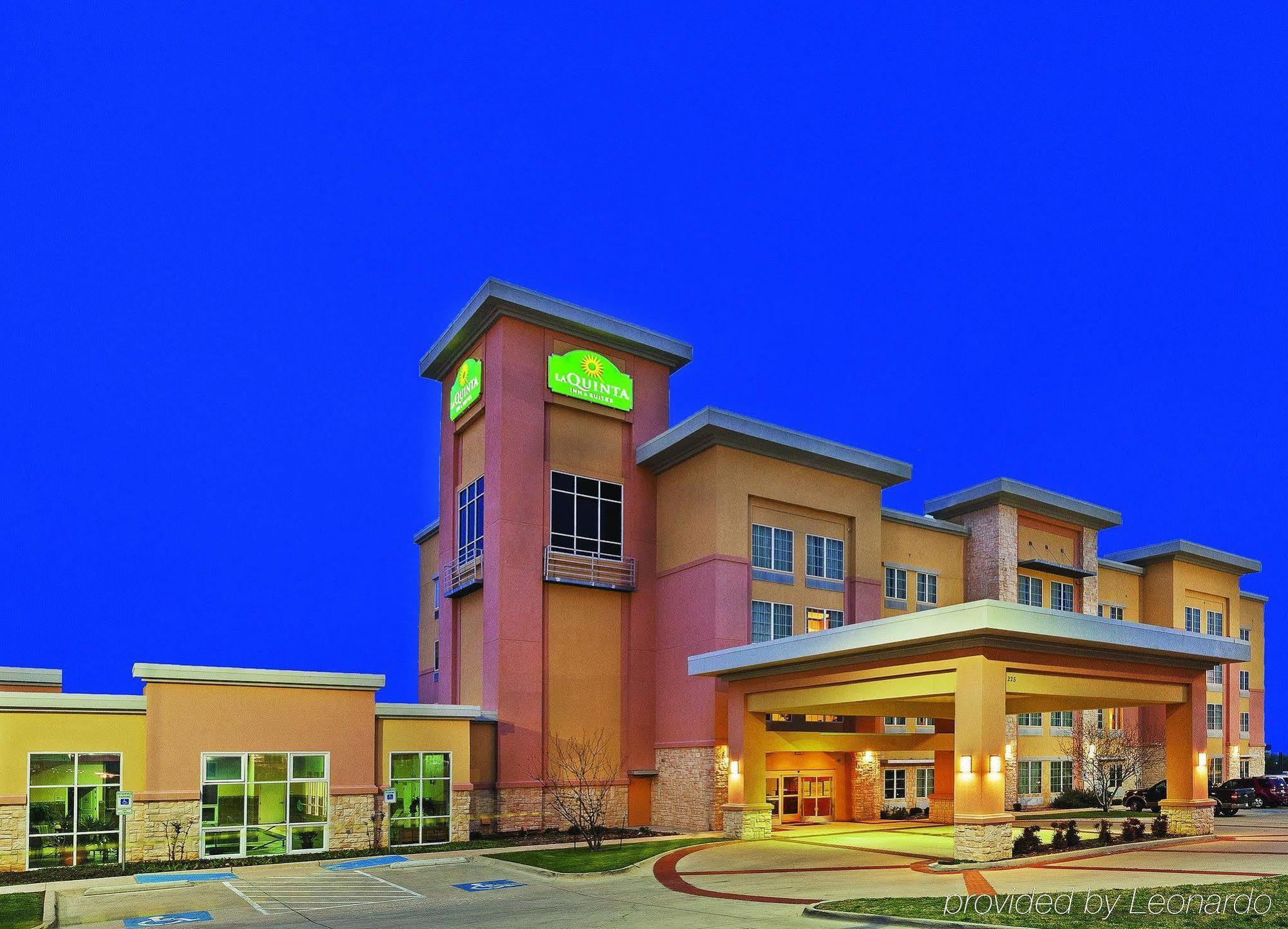La Quinta Inn & Suites By Wyndham Ft Worth-Берлесон Экстерьер фото